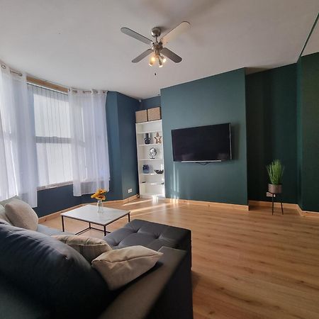 Anfield Luxe Retreat - Stylish Stay With Parking - Steps From Stadium - Short Drive To City Centre Liverpool Ngoại thất bức ảnh